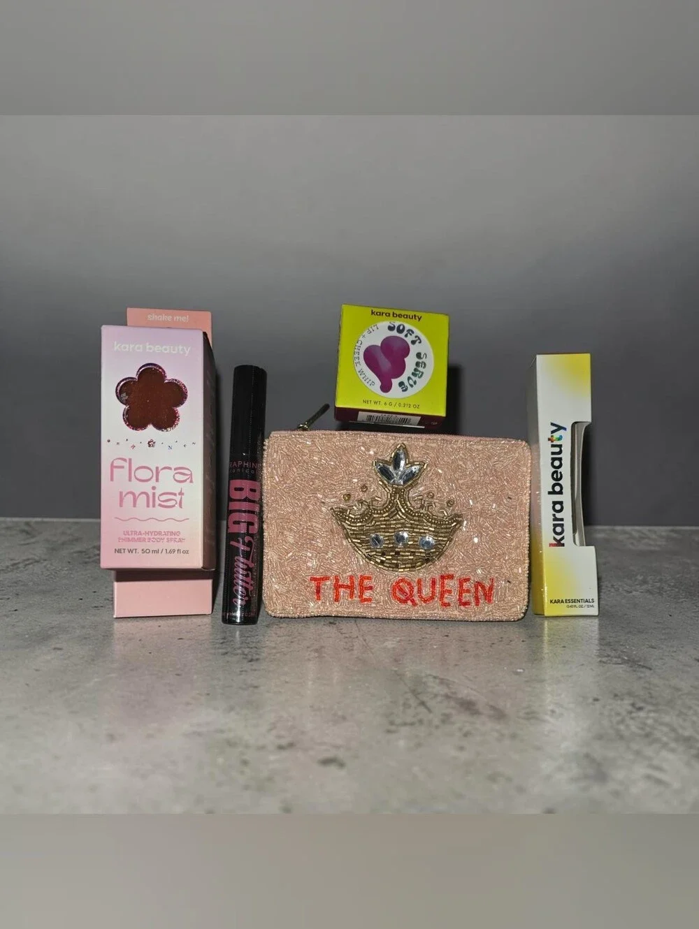 Kara Beauty Products And Accessories Set in Pink Glitter - The Queen Pouch